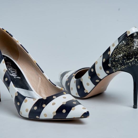 NWT Genuine Leather pumps - Picture 1 of 5